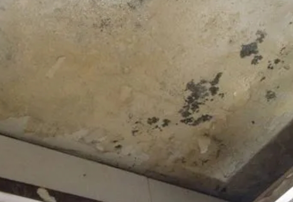 成都市阳台漏水维修公司分享下成都市卫生间渗水维修需要注意哪些问题。